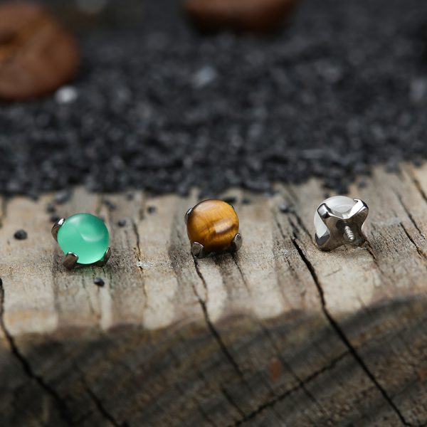 Titanium Internally Threaded Four Prong Set Jade End - Image 3