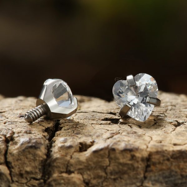 Titanium Internally Threaded Heart Gem End - Image 3
