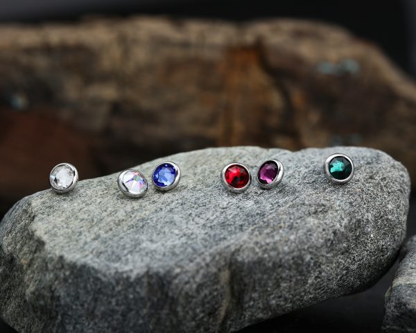 Titanium Internally Threaded Bezel Set Crystal End - Image 3